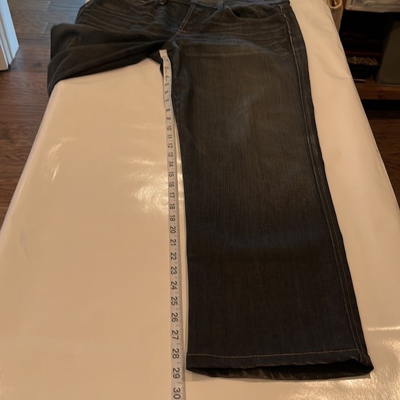 7 For All Mankind ‘A’ Pocket Relaxed Size 34 - Picture 6 of 16